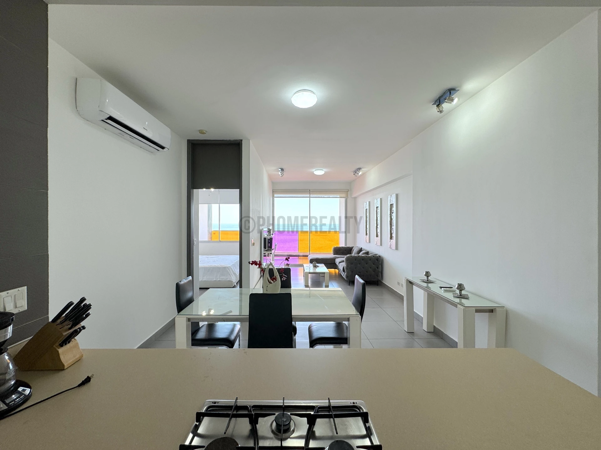 Beautifully furnished 2 bedrooms apartment for rent on Avenida Balboa