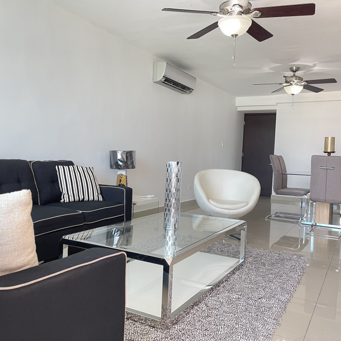 Elegant, spacious and bright apartment for sale in Obarrio