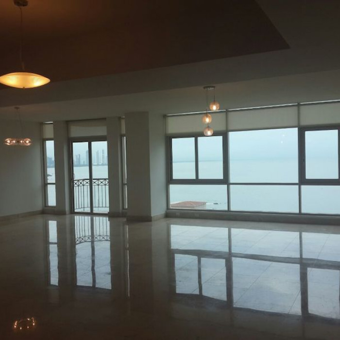 Spacious luxury apartment for sale in Punta Pacifica