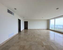 Spacious apartment with ocean views and excellent location in Costa del Este