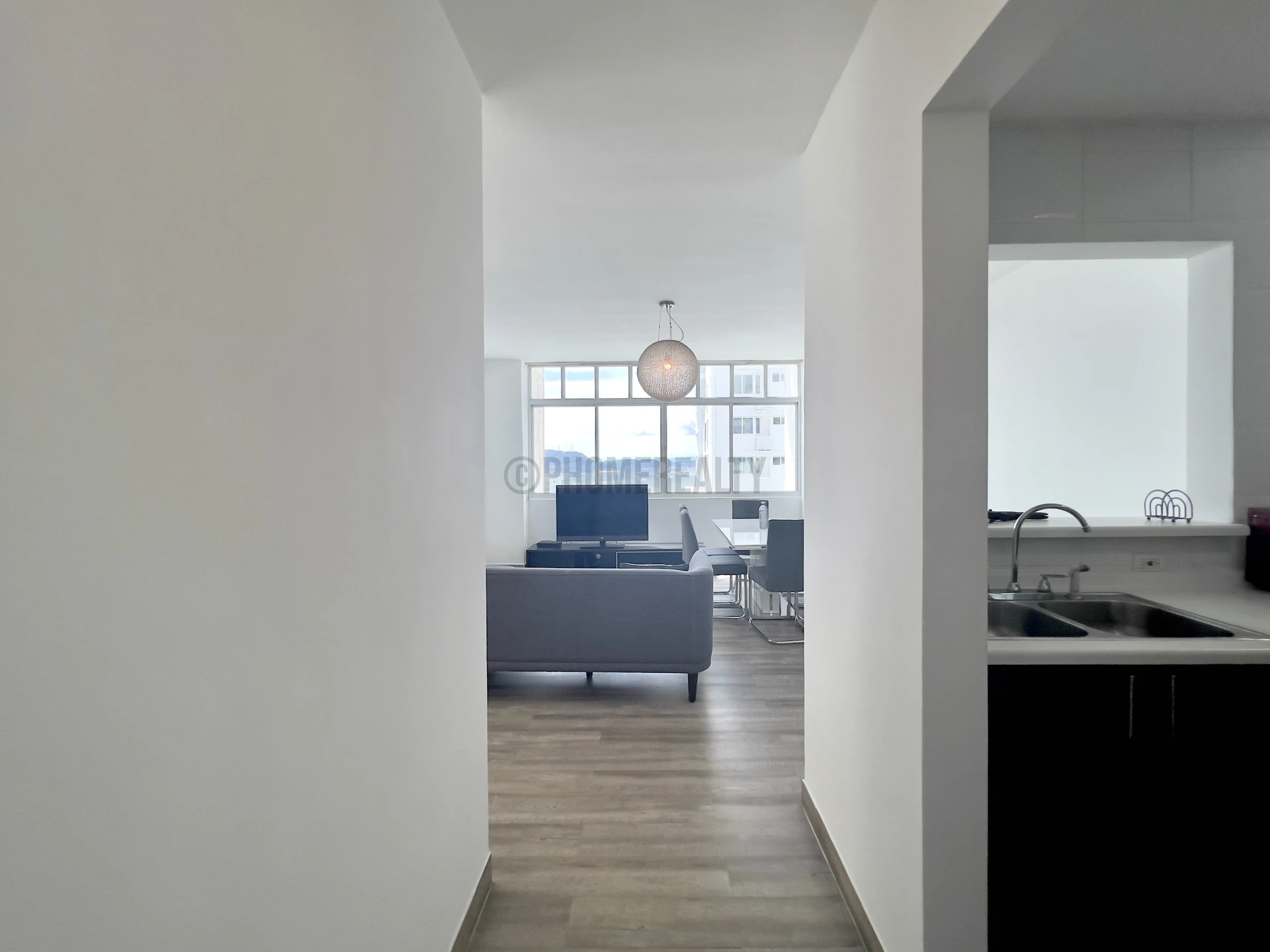 Beautiful apartment for rent in Edison Park